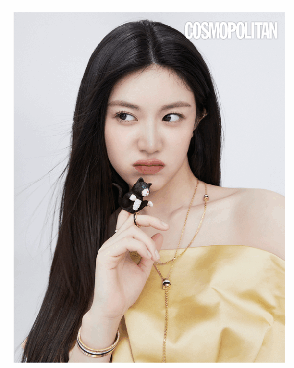 COSMOPOLITAN MAGAZINE 2022 APRIL ISSUE (KO YUNJUNG Cover, MonstaX Kihyun, Astro Moonbin Sanha) - Image 2