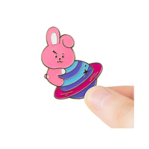 BT21 SPACE WAPPEN METAL BADGE - Image 2
