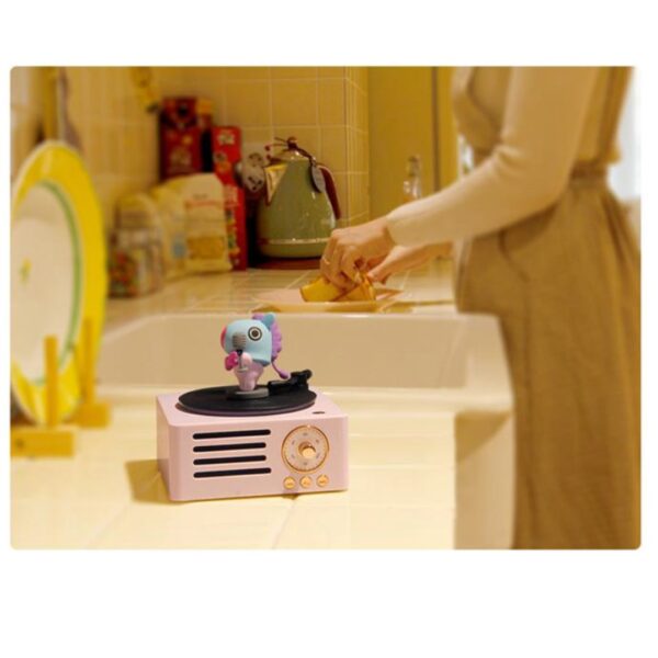 BT21 Turntable Bluetooth Speaker - Image 7