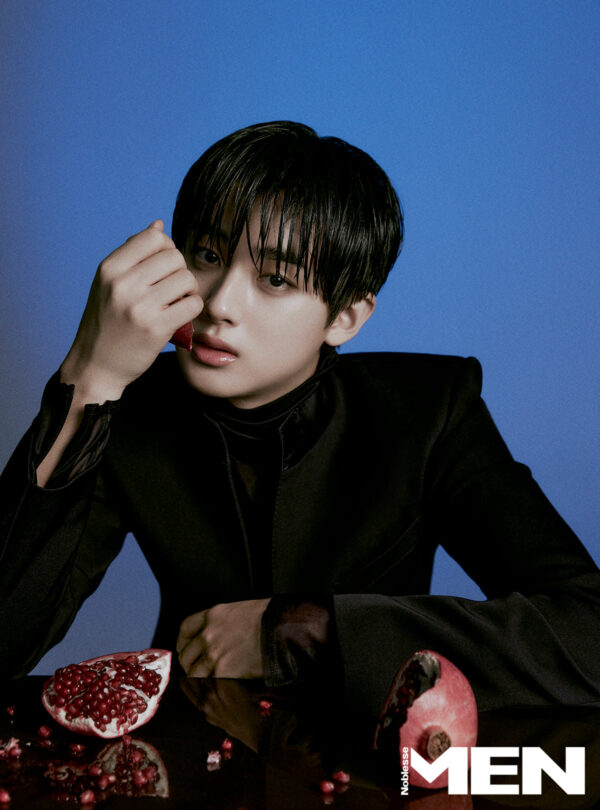 NOBLESSE MEN 2023 JANUARY ISSUE (STRAY KIDS HYUNJIN & FELIX , AB6IX PHOTO SHOOT ) - Image 3